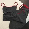 Pijama camisola casual retro de rayas finas para mujer, diseño fino de verano con ribete rojo, cómodo y casual conjunto de dos piezas para casa