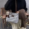 Bolso Tote de Hombro Estilo Academia Trendy 2025 Primavera Nuevo Lana a Cuadros Contraste Tejido Commuter