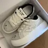 Mocasines de plataforma de lunares de nicho para mujer, nueva colección de otoño 2026, zapatillas casuales versátiles de bloques de color, parte superior de cuero, zapatos blancos