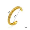 Pulseira de Aço Titânio Dourada 18K com Design Torcido e Abertura Rosqueada, Moda Europeia e Americana Nova Transfronteiriça, Pulseira Versátil e de Alto Padrão para Mulheres