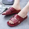 Zapatillas de verano para hombres de mediana edad y ancianos, de plástico, para abuelo y padre, resistentes al desgaste, antideslizantes, suela suave, suela gruesa, para el hogar, baño, para ancianos