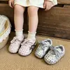 Zapatos deportivos para niños, parte superior de cuero, impermeables, estilo de entrenamiento alemán, diseño de lunares, estilo Forrest Gump, nueva colección primavera/otoño 2026, zapatos casuales para niñas, suela suave