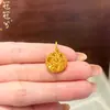 Colar com Pingente Pequeno Cubo de Açúcar Brilhante Banhado a Ouro Vietnamita Mais Vendido em Live-Stream, Sensação de Alto Padrão, Cor Duradoura, Corrente de Clavícula Cubo de Açúcar para Mulheres