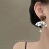 Pendientes de abanico en relieve de estilo chino para mujer, nuevos pendientes de nicho 2024, pendientes de temperamento retro únicos, pendientes de alta gama