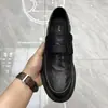 Zapatos de cuero casual de negocios para hombre, nuevo estilo 2026, mocasines transpirables estilo británico, slip-on para conducir