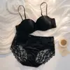 Calcinhas de renda sexy de verão em estoque para mulheres, finas e respiráveis, cintura média vazada, conjunto de sutiã push-up ajustável para busto pequeno