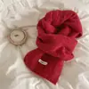 Elegante bufanda de color liso estilo coreano con lana, versátil y elegante, perfecta para estudiantes, proporcionando calor en invierno, una opción popular para mujeres