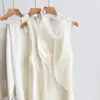 Bufanda de Seda con Lunares y Encaje Nueva de Verano para Mujer, Versátil para Tomar Fotos, Accesorios de Bufanda Hueca de Moda y de Alta Gama