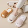 Chinelos de algodão com bolinhas para meninas da Amazon, chinelos de casa internos de inverno para mulheres, cor contrastante, chinelos de pelúcia europeus e americanos para mulheres
