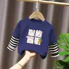 G2043# Nova Camiseta Listrada de Manga Longa Falsa Duas Peças para Meninos e Meninas da Primavera e Outono Camisa Base Joker Jaqueta Casual Roupas Infantis