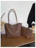 Bolsa Tote de Couro Macio Tecido Textura Retrô Transfronteiriça Feminina 2026 Novo Estilo Grande Capacidade para o Dia a Dia Ombro Único Bolsa Mãe-Filho Tendência