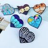 Insignia de aleación con forma de corazón linda de dibujos animados, broche de metal de calabaza divertido creativo para Halloween, accesorios para ropa y bolsos