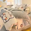 Juego de ropa de cama de terciopelo de leche engrosado de grado A para otoño e invierno, que incluye una funda de edredón de forro polar de coral y un juego de tres piezas de franela para estudiantes