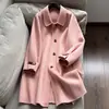 2026 Nuevo Abrigo de Lana Hecho a Mano de Doble Cara Cuadrado Vintage Reductor de Edad de Longitud Media para Mujer Venta al por Mayor B1CD8812