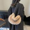 Bolsa Pequeña Suave de Peluche para Leche Otoño Nueva 2025 Bolsa Portátil para Viajes Diarios Más Fácil de Combinar Bolsa Peluda Bolso Cruzado para Mujer Generación Única