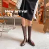 Botas de Caballero de Piel Genuina con Tacón Grueso y Punta Redonda, Tacón Medio, Hebilla Metálica, Sobre la Rodilla, Botas de Moda