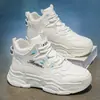 Zapatos de hombre 2026 nuevo modelo cuero impermeables casuales zapatillas deportivas para hombre para correr que aumentan la altura de moda zapatos blancos estilo "dad shoes" para hombre