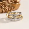 Anillo de Luz de Zirconia Incrustada en Oro Real Chapado en Cobre Transfronterizo Europeo y Americano Lujo Ligero Sensación de Alta Gama Anillo para el Dedo Joyería de Mano Versátil Fabricante Venta al por Mayor en Stock