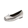 Sapatilhas rasas estilo francês para aumentar a altura para mulheres, novos sapatos Mary Jane versáteis slip-on vintage 2026 que não cansam os pés