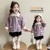 Casaco Espesso para Meninas Inverno 2026 Outono/Inverno Novo Estilo Top com Forro de Lã para Bebê Roupas de Inverno Estilosas Suéter de Lã Infantil