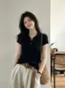 Camiseta de Punto Retro Estilo Old Money con Hombros Rectos y Cuello Camisero para Mujer, para Viajes de Verano, Elegante Ajuste Ceñido, Top Adelgazante de Manga Corta con Cuello Polo