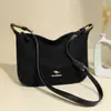Bolsos de Diseño de Nicho para Mujer, Nuevo Bolso de Hombro Cruzado Retro de Gamuza a la Moda, Versátil Bolsa Tipo Bollo de Gran Capacidad