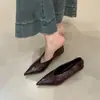 Zapatos de Tacón Alto Puntiagudos Color Bronce Dorado Talla 41 para Mujer, Nuevo Modelo 2025, Sexy Corte en V Retro Versátiles Tacones de Aguja Zapatos de Abuela