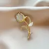 Broche Tulipa Vintage Estilo Francês com Strass Luxuosos e Design de Flor Olho de Gato, um Acessório Exquisito de Nicho para Casacos Femininos