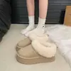 Botas de nieve cálidas de una sola pieza con suela gruesa y forro de felpa, engrosadas, para mujer, novedad de invierno 2026, zapatos de algodón estilo Birkenstock para el noreste, mujer
