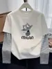 Look de duas peças com estampa listrada patchwork estilo americano, camiseta de algodão de manga comprida para mulheres, top moderno e versátil, nova coleção outono 2026