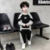 Conjunto de ropa de otoño para niños, elegante conjunto de dos piezas de sudadera de retazos de moda para niños y pantalones de chándal, ropa deportiva moderna para bebé de primavera y otoño