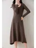Vestido de malha de lã pura feminino outono e inverno Novo gola U cashmere roupa íntima comprimento médio solto emagrecedor vestido suéter