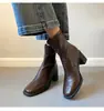 Botas de Cano Curto com Salto Alto Femininas Chuyuji 2026 Outono/Inverno Novas Botas Chelsea Quadradas para Mulheres Baixas com Saltos Grossos para um Look Emagrecedor