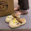 Sandalias de moda antideslizantes de suela gruesa resistentes al desgaste, nuevo modelo de verano 2026 para uso en exteriores, playa y hogar, zapatos perforados de estilo femenino para mujer