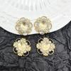 Nuevo punto de taladro electrochapado flor de cuatro círculos hueca ovalada taladro pegajoso base de aleación colgante de ropa DIY colgante accesorios lote