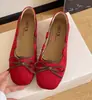 Con faldas bailarinas de mujer zapatos retro zapato plano con lazo nuevos slip-ons 2026 boca poco profunda francesa zapatos para conducir