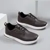 Zapatos de cuero de estilo retro para hombre, populares de estilo coreano, business casual, cuero suave, suela blanda, ligeros, modernos, zapatos de trabajo negros para hombre