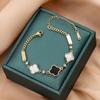 Nova Pulseira de Aço Titânio Trevo de Quatro Folhas Feminina Luxo Leve Temperamento Exquisito Acessórios Personalizados Simples Versátil Joia de Pulseira de Aço Titânio
