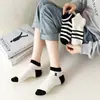 Calcetines de algodón tipo barco para primavera y verano, absorbentes de sudor y transpirables, calcetines blancos finos a rayas para mujer, cortos y sencillos, calcetines cortos antideslizantes