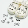 Zapatos Croc 2025 Accesorios Sencillos Ins Corazón Girly Zapatos Croc Hebillas de Zapatos Lindas de Gama Alta Versátiles Flores para Zapatos