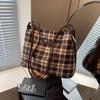 Bolsa Tote Xadrez de Grande Capacidade Transfronteiriça para Mulheres 2026 Nova Moda Versátil Bolsa de Ombro Bolsa de Trabalho Retro