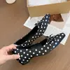 Sapatos femininos estilo coreano de bico fino com bolinhas e salto grosso para combinar com saias, laço estilo francês, sapatos rasos slip-on que aumentam a altura para mulheres