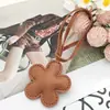 Chaveiro Pingente Flor de PU em Estoque Pingente Pequeno de Flor para Bolsa Decoração de Carro Acessório Pingente de Flor de Cerejeira Enchido com Algodão Couro