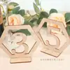 Venta al por mayor de fábrica suministros de boda de madera 1-40 adornos de placa de asiento digital hueca hexagonal placa de número de mesa de madera