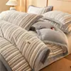 Juego de ropa de cama de cuatro piezas de terciopelo de leche, funda de edredón de forro polar y engrosada de vellón de coral para invierno, juego de sábanas cálidas apto para estudiantes