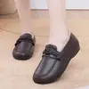 Nuevos Zapatos de Algodón Grueso con Forro de Felpa para Invierno Antideslizantes Cálidos Slip-on Suela Suave Zapatos de Algodón para Mujeres de Mediana Edad y Mayores