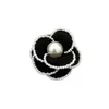 Broche de Perlas de Alta Gama Estilo Chanel para Mujer, Broche Pin de Alta Gama Novedoso Estilo Coreano para Abrigo y Suéter de Otoño e Invierno al por Mayor