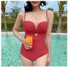 Venta al por mayor del fabricante Traje de baño de una pieza nuevo japonés y coreano con tirantes de triángulo Sexy hueco Push-Up Traje de baño para aguas termales para mujer Dulce