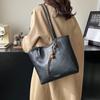 Bolsas Estilo Coreano para Mulheres 2025 Nova Moda Versátil de Alta Qualidade Bolsa Tote Leve Casual Simples Bolsa de Ombro