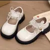 Sapatos de couro estilosos para meninas, novo modelo 2026 primavera e outono para crianças maiores, sapatos Mary Jane da moda e versáteis com laço para meninas pequenas